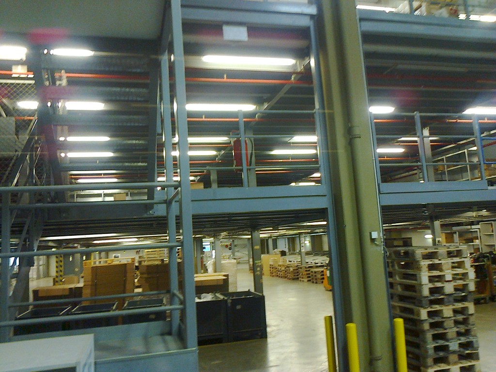LED-Röhren: Lagerbereich Logistiker