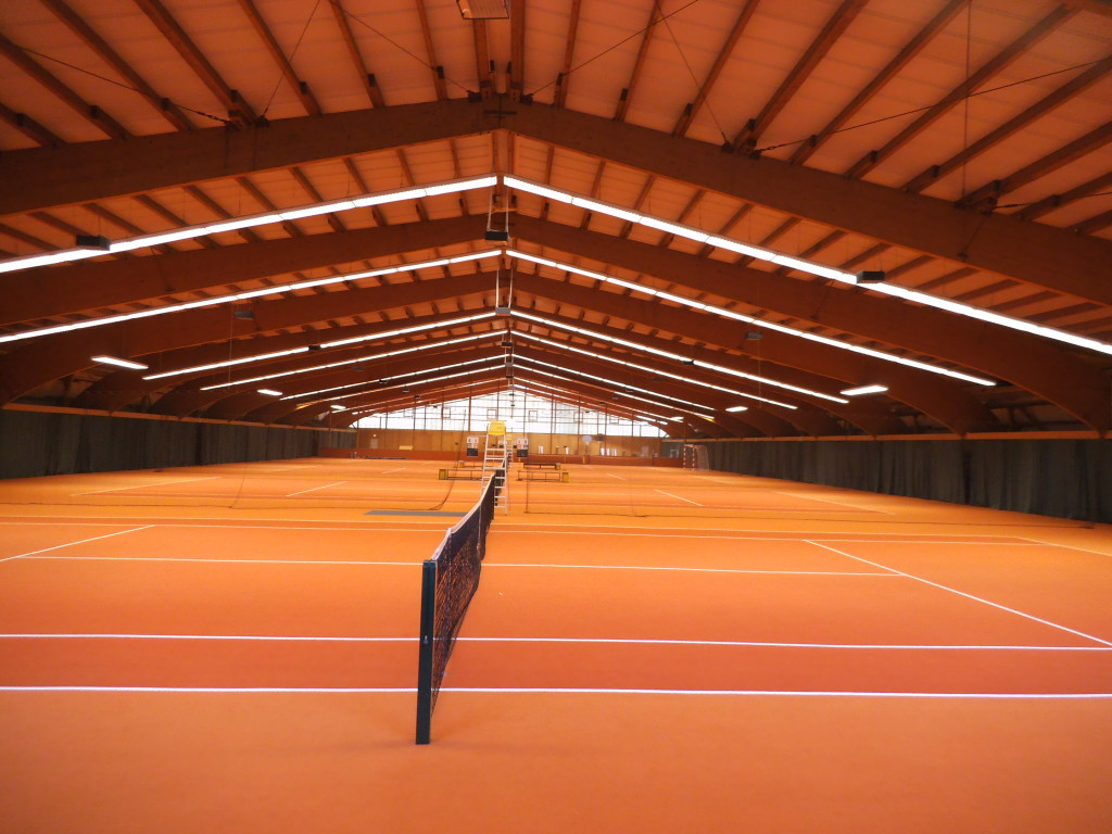 LED-Röhren: Tennishalle in Berlin